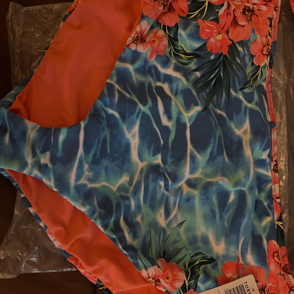 Torrid NWT 2 pcs. blue water floral bathing suit. - Picture 3 of 10
